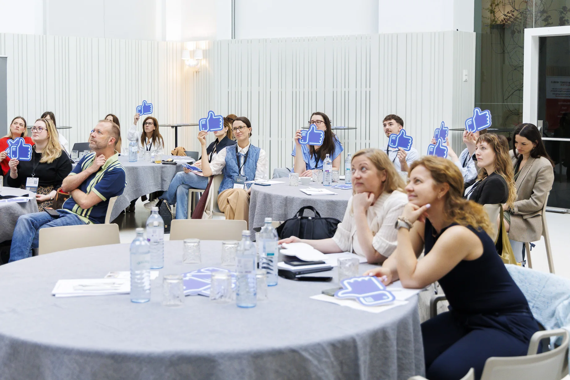Teilnehmer:innen bei einem Social-Media-Training
